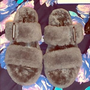 Brand-New Grey UGG Fuzz Yeah Slipper/Sandals 7